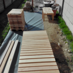 Construction terrasse : Planifiez l'aménagement de votre terrasse en tenant compte de l'écoulement des eaux pluviales et de la ventilation pour éviter les problèmes d'humidité Saint-Georges-de-Didonne